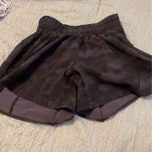 HARD TO FIND lululemon hotty hot shorts